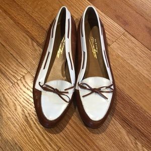 Vintage Etienne Aigner loafers with leather sole.